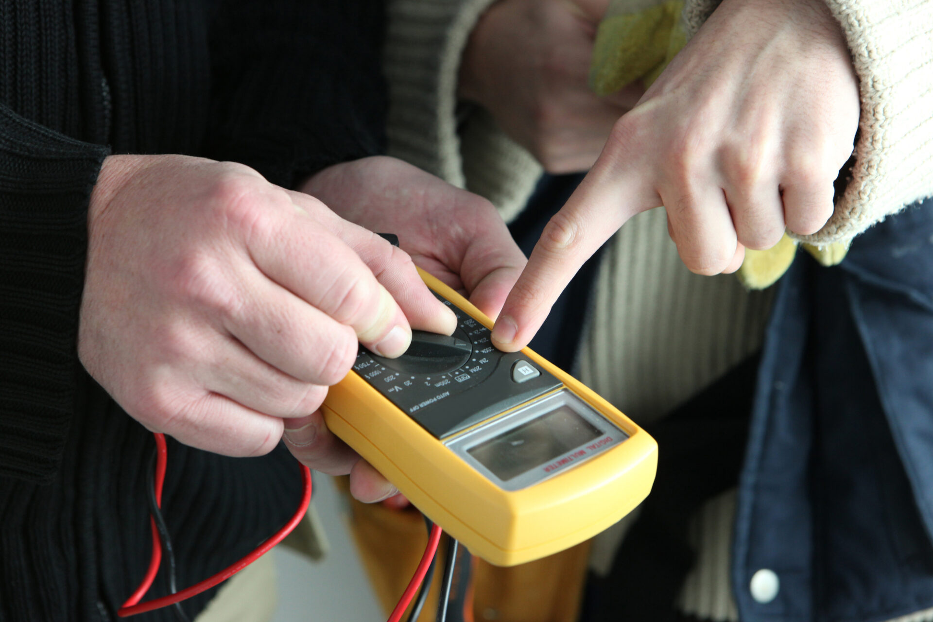 Testing Earthing Sheets with Multimeter